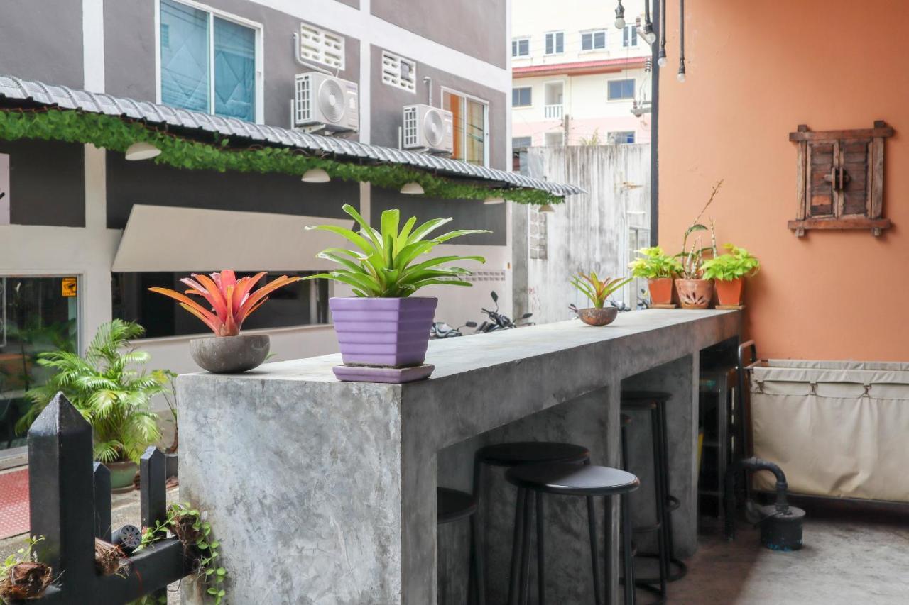 Oyo 1032 Beds Patong Phuket Exterior foto