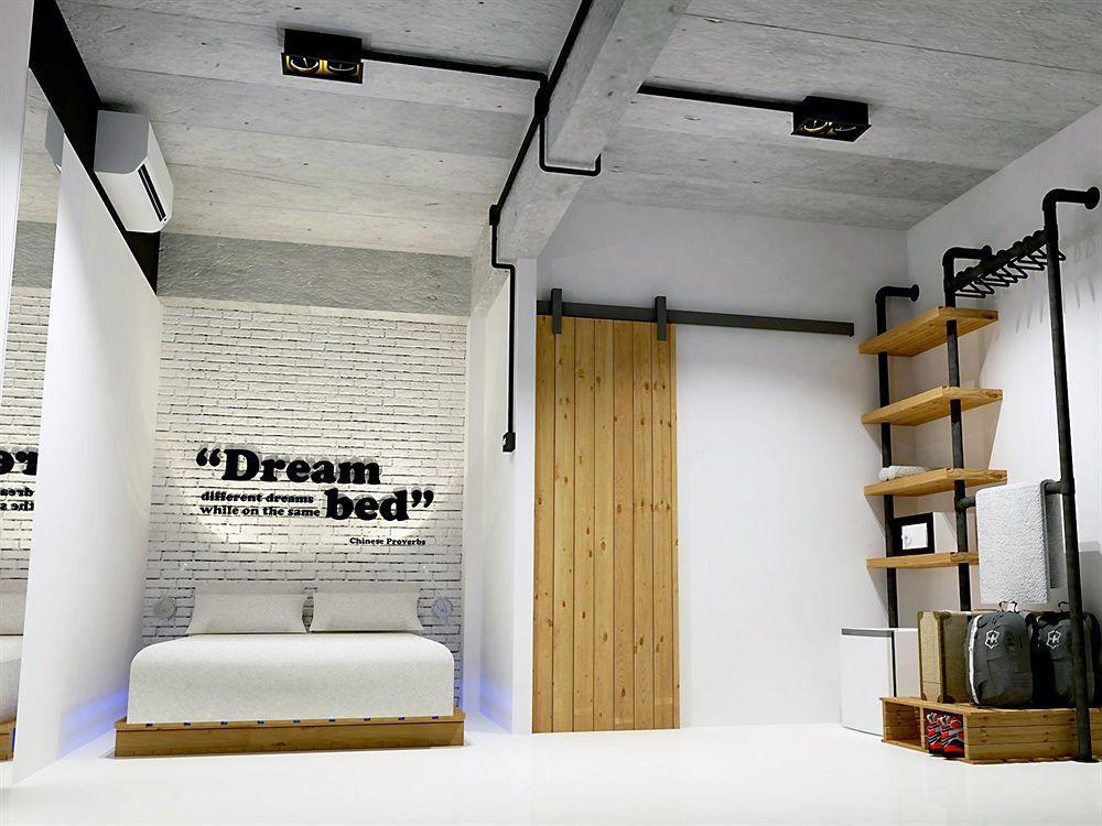 Oyo 1032 Beds Patong Phuket Exterior foto